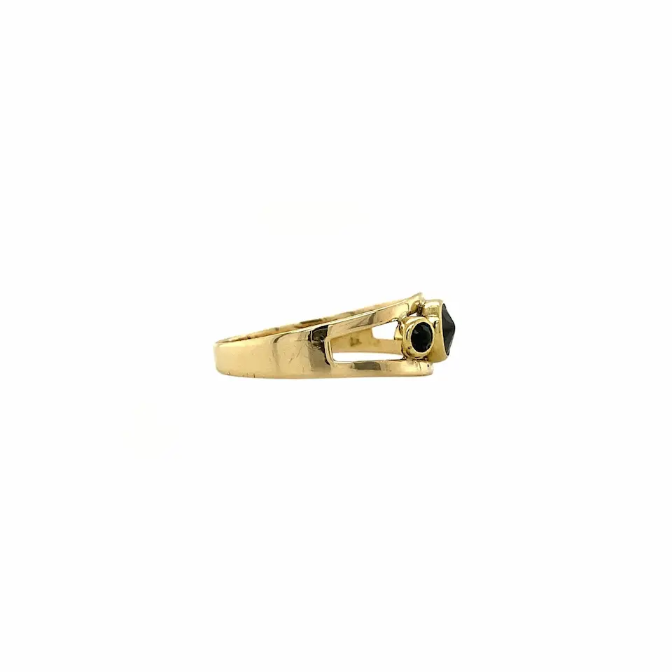 Vintage 14K Gold Garnet Ring