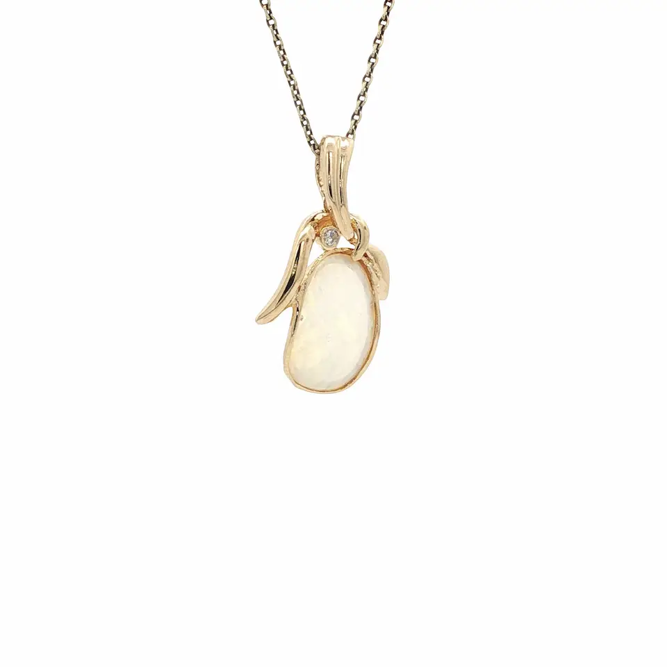Vintage 14K Gold Opal Pendant
