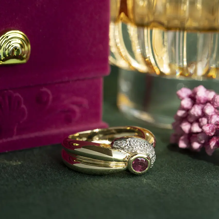 Vintage 18K Gold Ruby Ring